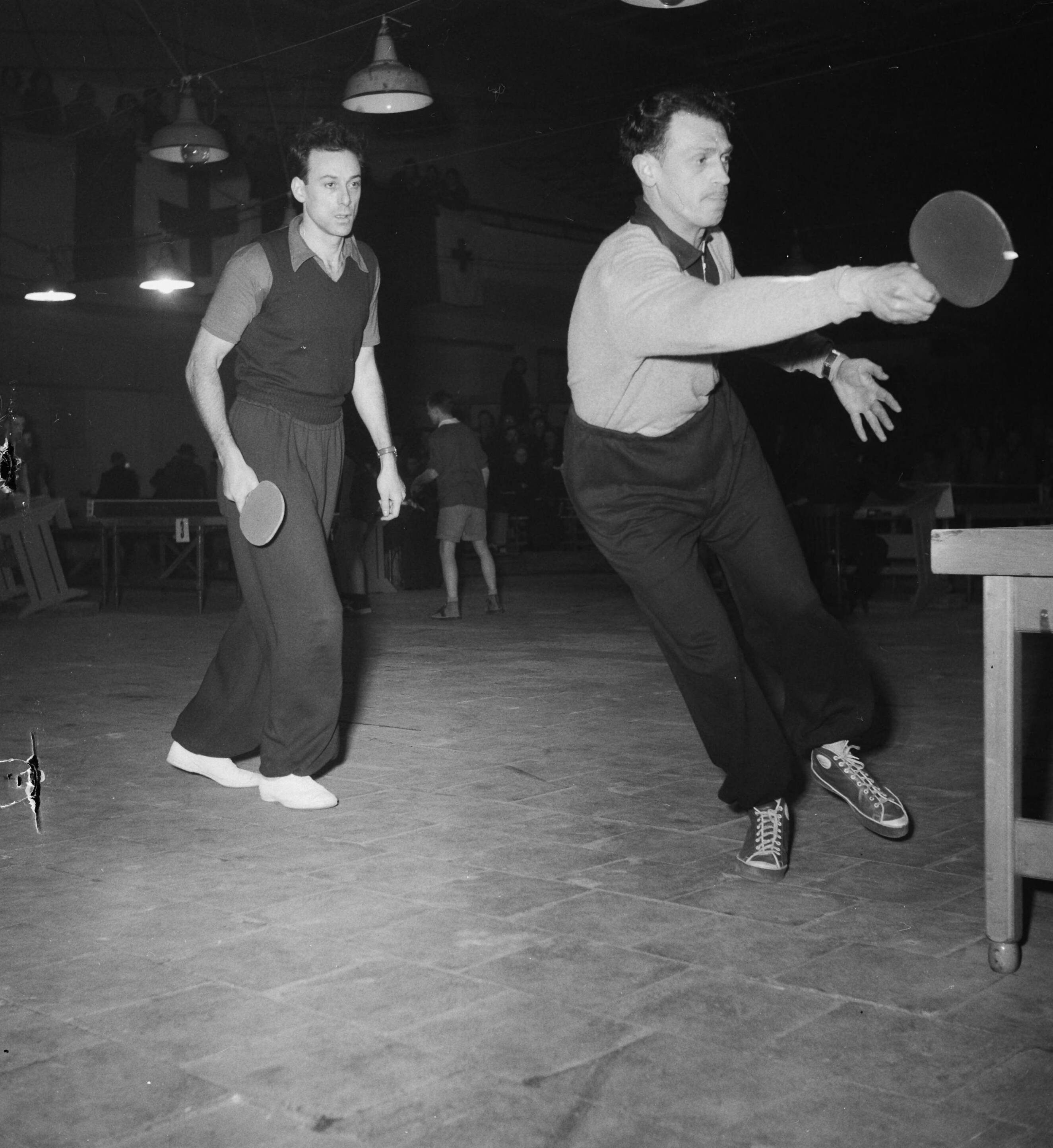 Fotocollectie Anefo — Tafeltennis te Utrecht Chilich en Hagenaren — Foto: Noske, J.D. / Anefo. Licentie: Set B: Rechtenvrij / Publiek Domein. Bron: Nationaal Archief. http://hdl.handle.net/10648/a8e66e86-d0b4-102d-bcf8-003048976d84