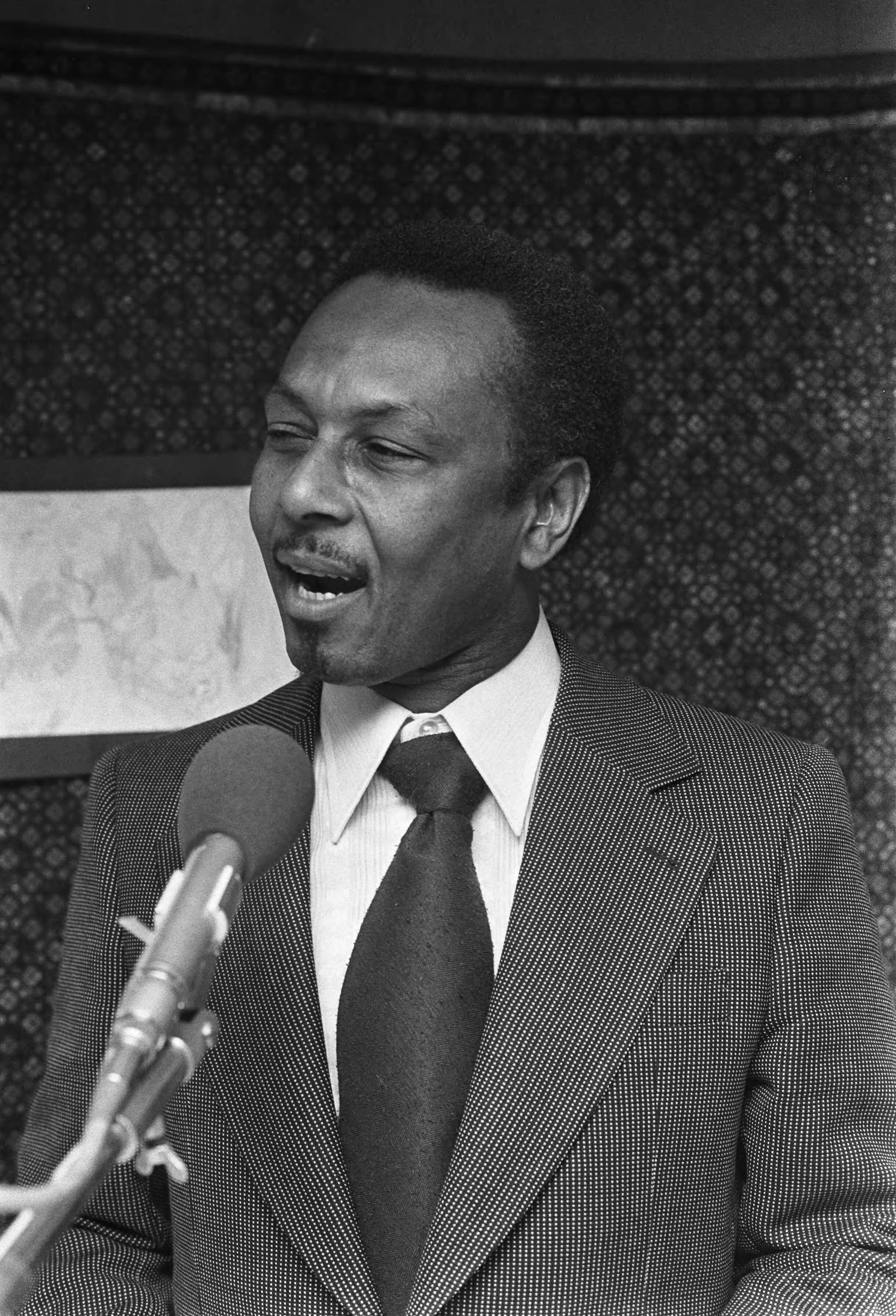 Gevolmachtigd minister Suriname mr. W. F. van Eer opent Suriname tentoonstelling in Hilversum — Minister Van Eer — Foto: Fotograaf Onbekend / Anefo. Licentie: Set B: Rechtenvrij / Publiek Domein. Bron: Nationaal Archief. http://hdl.handle.net/10648/ac4ab140-d0b4-102d-bcf8-003048976d84