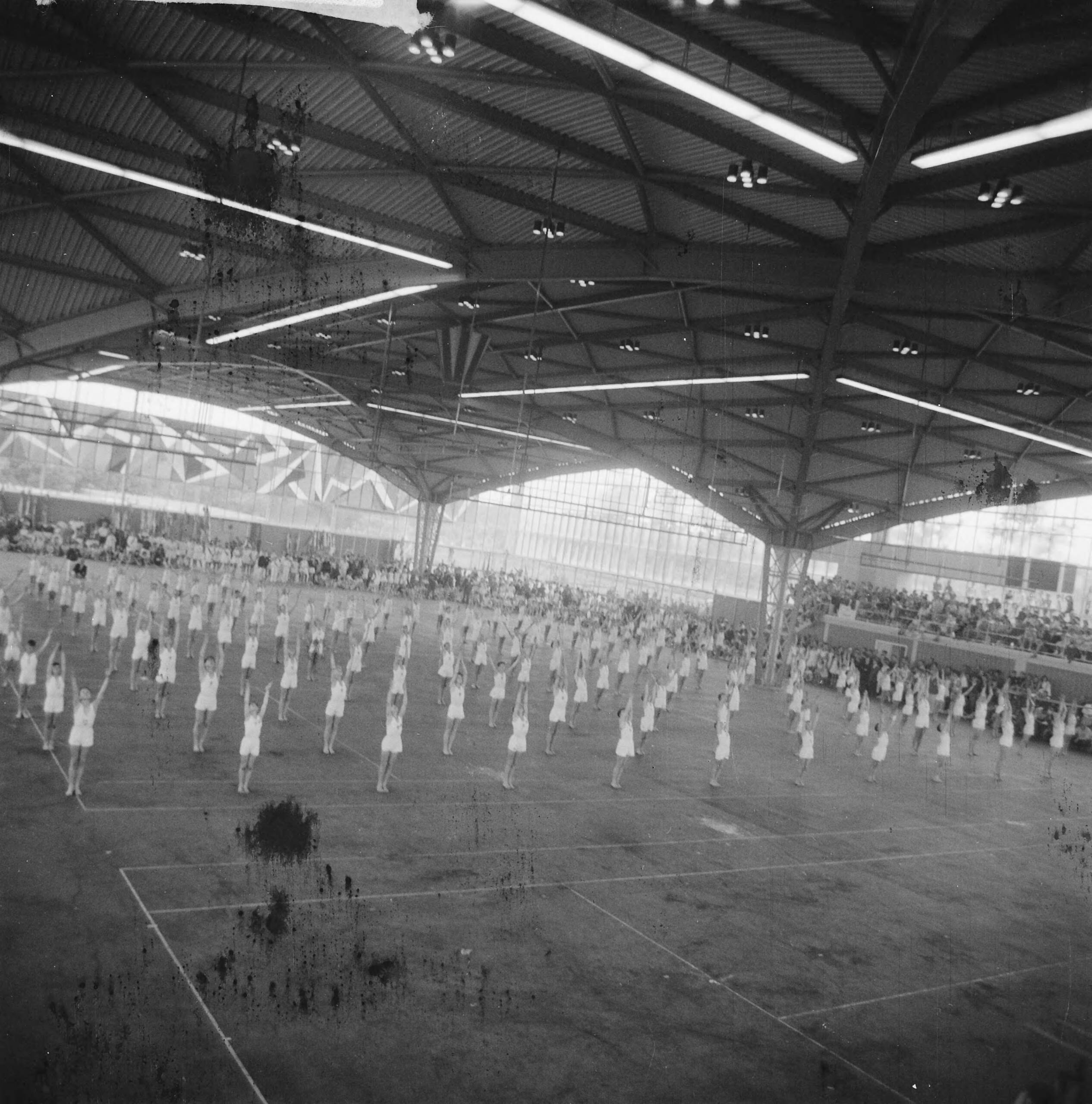 Fotocollectie Anefo — 75-jarig bestaan Hilversumse Gymnastiek (HGV) — Foto: Brinkman, Dave / Anefo. Licentie: Set B: Rechtenvrij / Publiek Domein. Bron: Nationaal Archief. http://hdl.handle.net/10648/a9d8f52a-d0b4-102d-bcf8-003048976d84