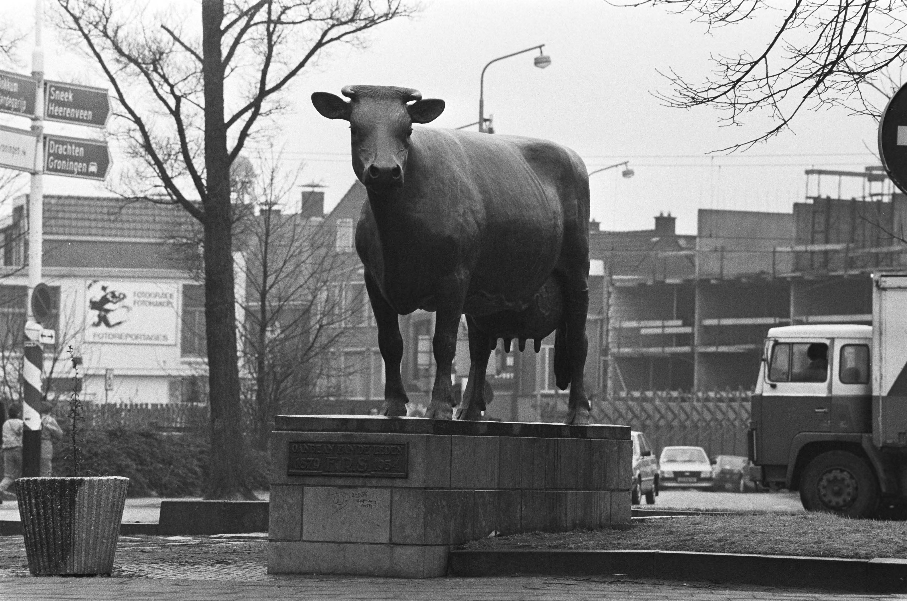 Fotocollectie Anefo — Beeld Us mem in Leeuwarden — Foto: Bogaerts, Rob / Anefo. Licentie: Set B: Rechtenvrij / Publiek Domein. Bron: Nationaal Archief. http://hdl.handle.net/10648/ad508ab0-d0b4-102d-bcf8-003048976d84