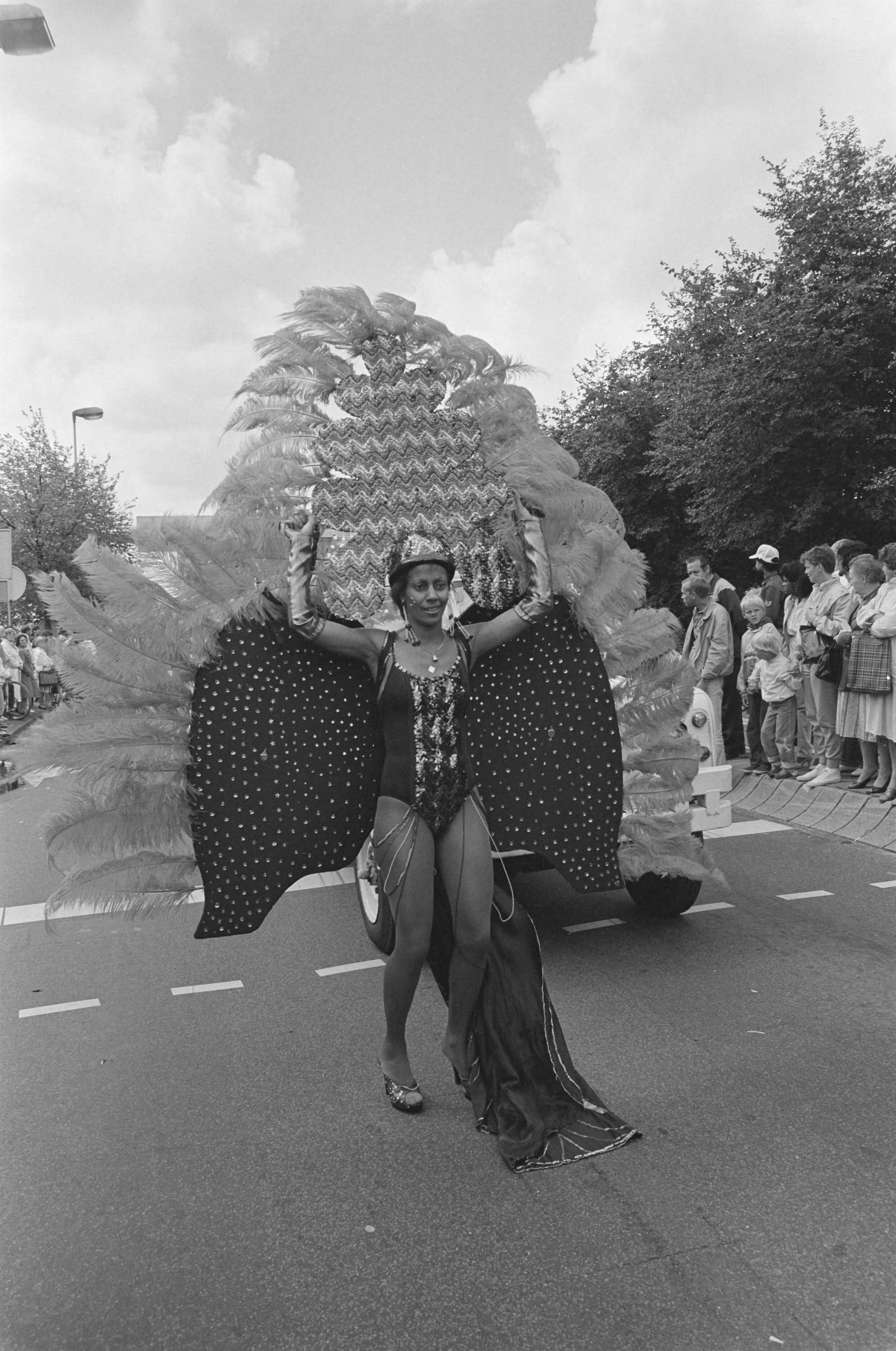 Fotocollectie Anefo — Carribean Carnaval , Utrecht — Foto: Vollebregt, Sjakkelien / Anefo. Licentie: Set B: Rechtenvrij / Publiek Domein. Bron: Nationaal Archief. http://hdl.handle.net/10648/ad4909f2-d0b4-102d-bcf8-003048976d84
