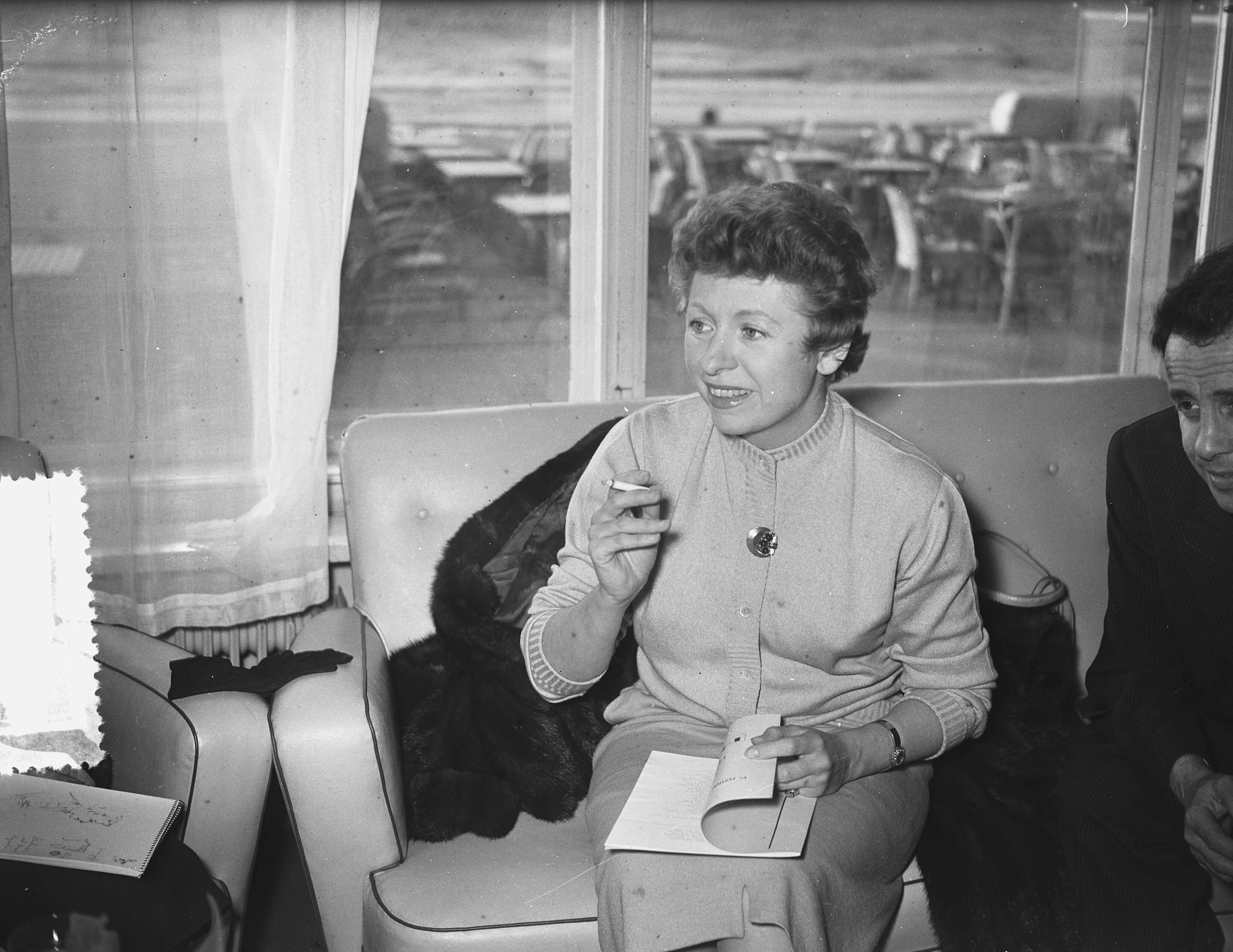 Fotocollectie Anefo — De Franse zangeres Patachou in Scheveningen — Foto: Bilsen, Joop van / Anefo. Licentie: Set B: Rechtenvrij / Publiek Domein. Bron: Nationaal Archief. http://hdl.handle.net/10648/a933dd88-d0b4-102d-bcf8-003048976d84