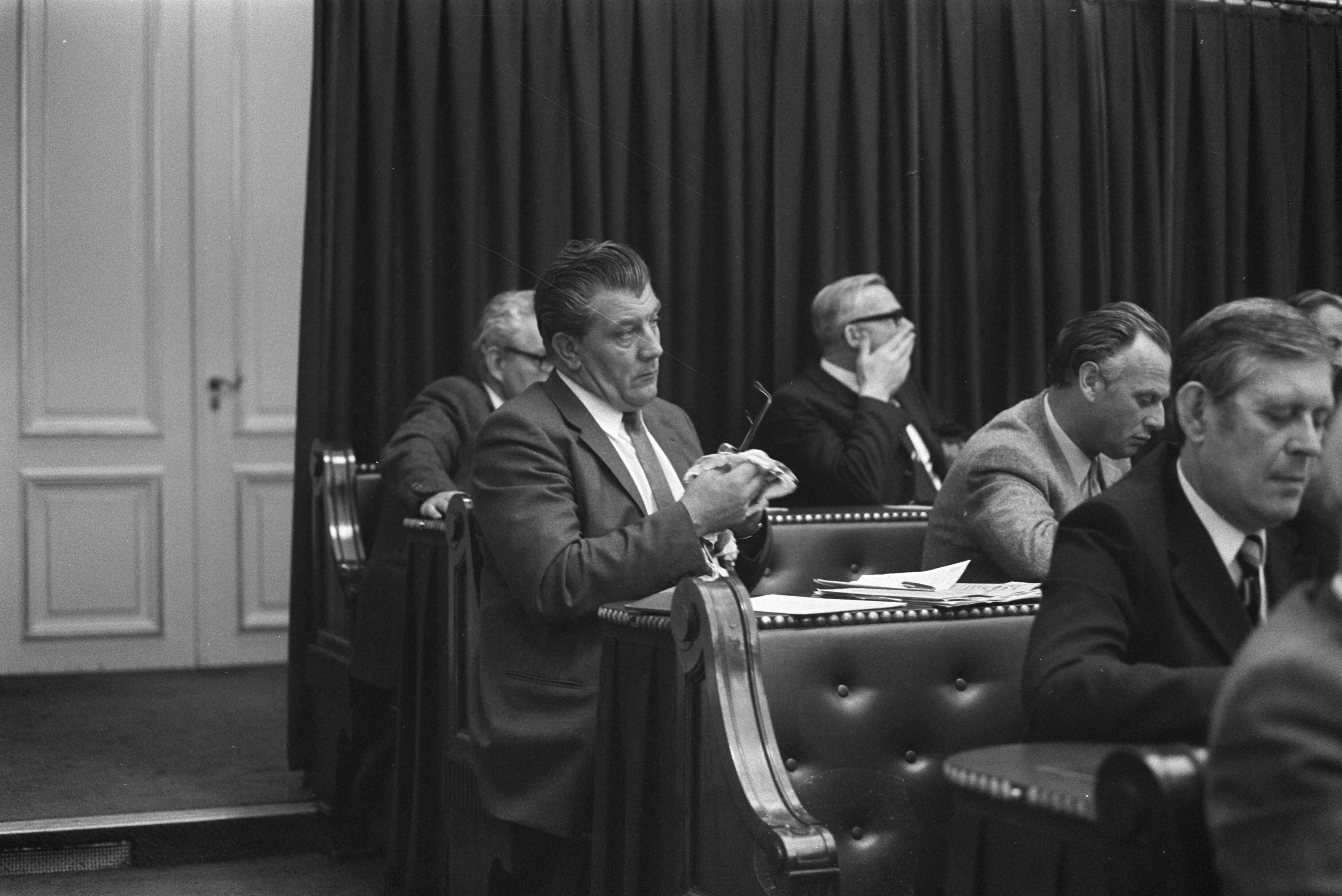 Fotocollectie Anefo — Openbare hearing over abortuswetgeving in gebouw Tweede Kamer , Den Haag , nr. 33 F. Meis in bank — Foto: Peters, Hans / Anefo. Licentie: Set B: Rechtenvrij / Publiek Domein. Bron: Nationaal Archief. http://hdl.handle.net/10648/abd0c4a2-d0b4-102d-bcf8-003048976d84