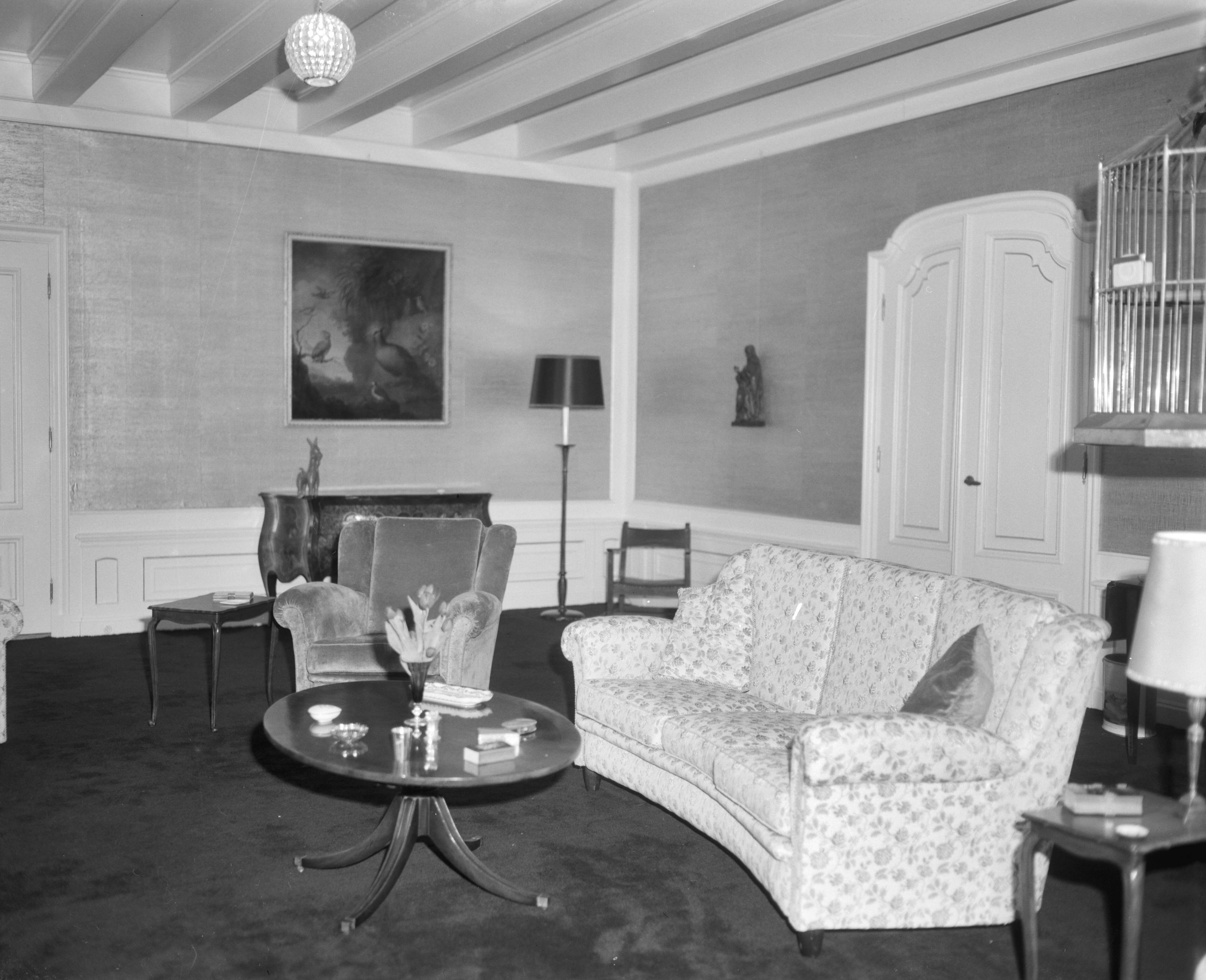 Fotocollectie Anefo — Interieur Slot Drakensteyn . De zitkamer — Foto: Bilsen, Joop van / Anefo. Licentie: Set B: Rechtenvrij / Publiek Domein. Bron: Nationaal Archief. http://hdl.handle.net/10648/aa3065bc-d0b4-102d-bcf8-003048976d84