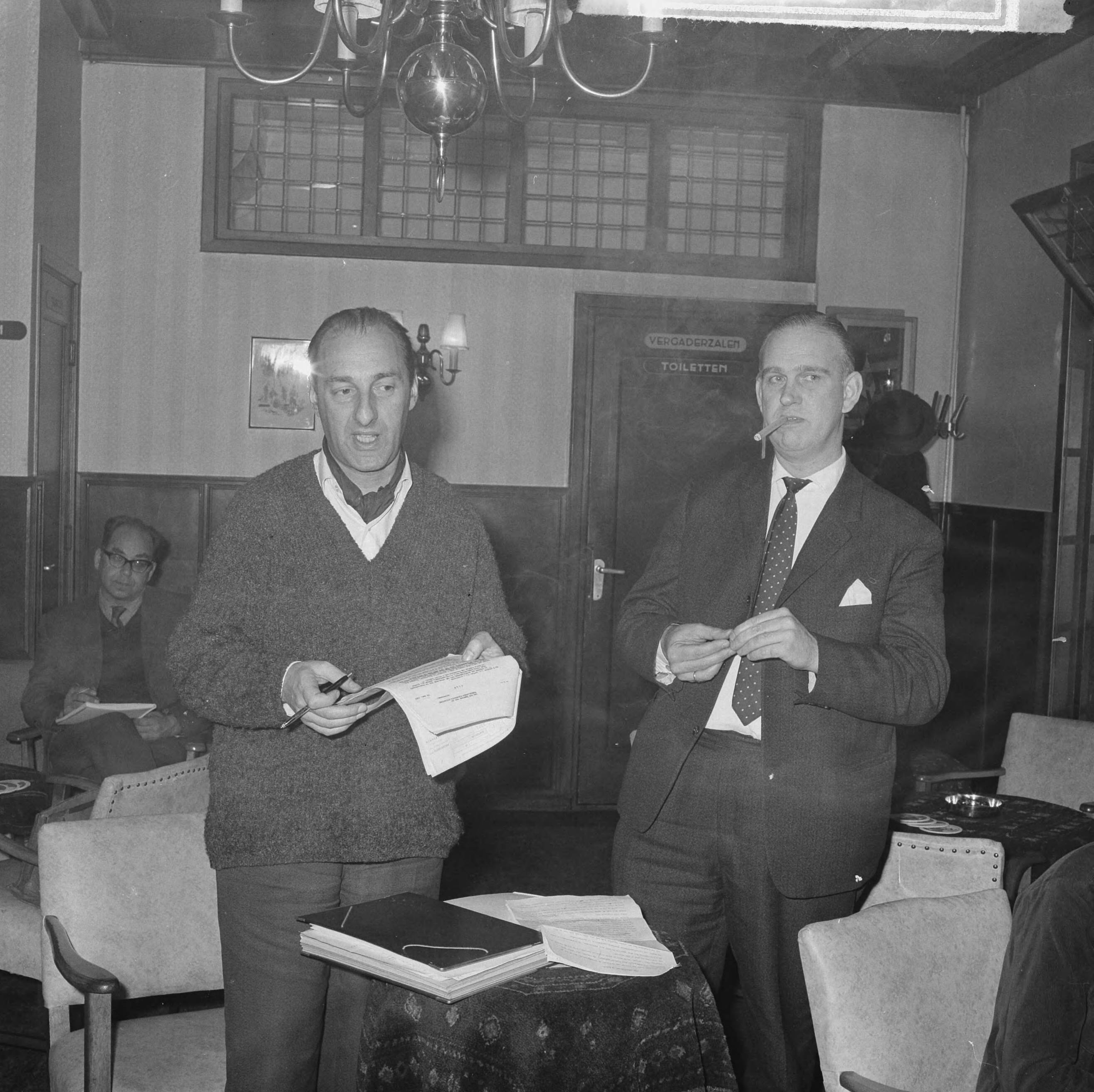 Fotocollectie Anefo — Persconferentie van de Nederlandse Toonkunstenaars Bond (NTB). Secretaris Maurice Ferares en voorzitter Harry Meijer (rechts) — Foto: Nijs, Jac. de / Anefo. Licentie: Set B: Rechtenvrij / Publiek Domein. Bron: Nationaal Archief. http://hdl.handle.net/10648/aa25d282-d0b4-102d-bcf8-003048976d84