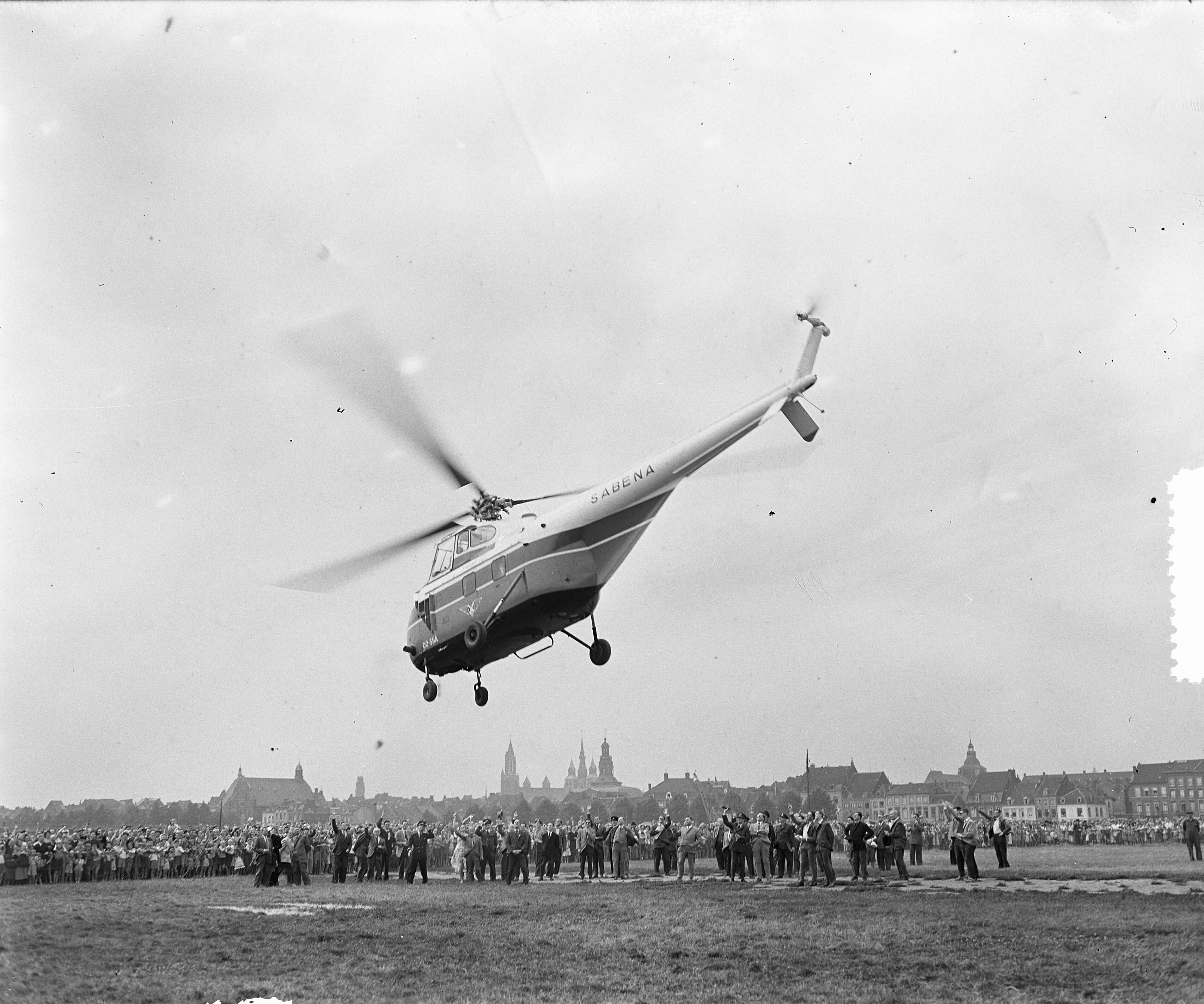 Fotocollectie Anefo — Heliport van de Sabena op de Griend (in Maastricht) [Sabena helicopter S55-S] — Foto: Duinen, H. van / Anefo. Licentie: Set B: Rechtenvrij / Publiek Domein. Bron: Nationaal Archief. http://hdl.handle.net/10648/a910cae6-d0b4-102d-bcf8-003048976d84