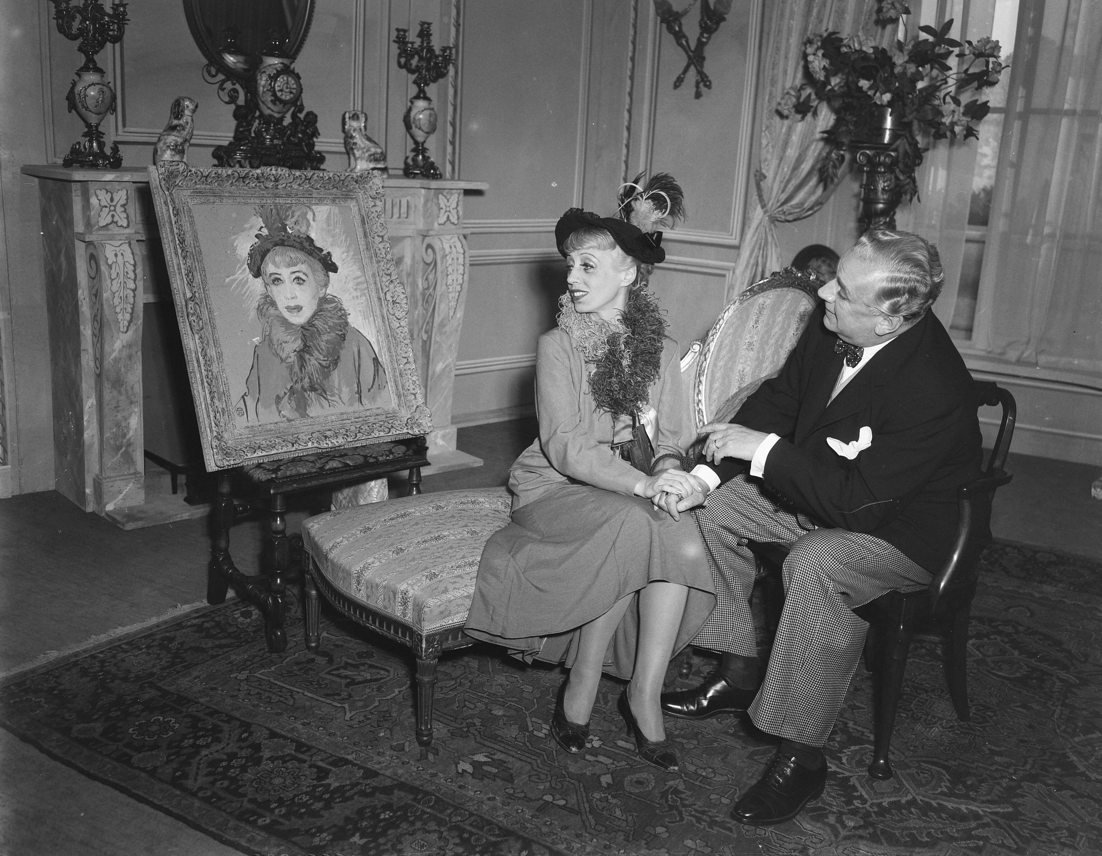 Fotocollectie Anefo — 35-jarig toneeljubileum Cees Laseur, Den Haag. Enny Meunier en Cees Laseur — Foto: Duinen, G.W. van / Anefo. Licentie: Set B: Rechtenvrij / Publiek Domein. Bron: Nationaal Archief. http://hdl.handle.net/10648/a91442ca-d0b4-102d-bcf8-003048976d84