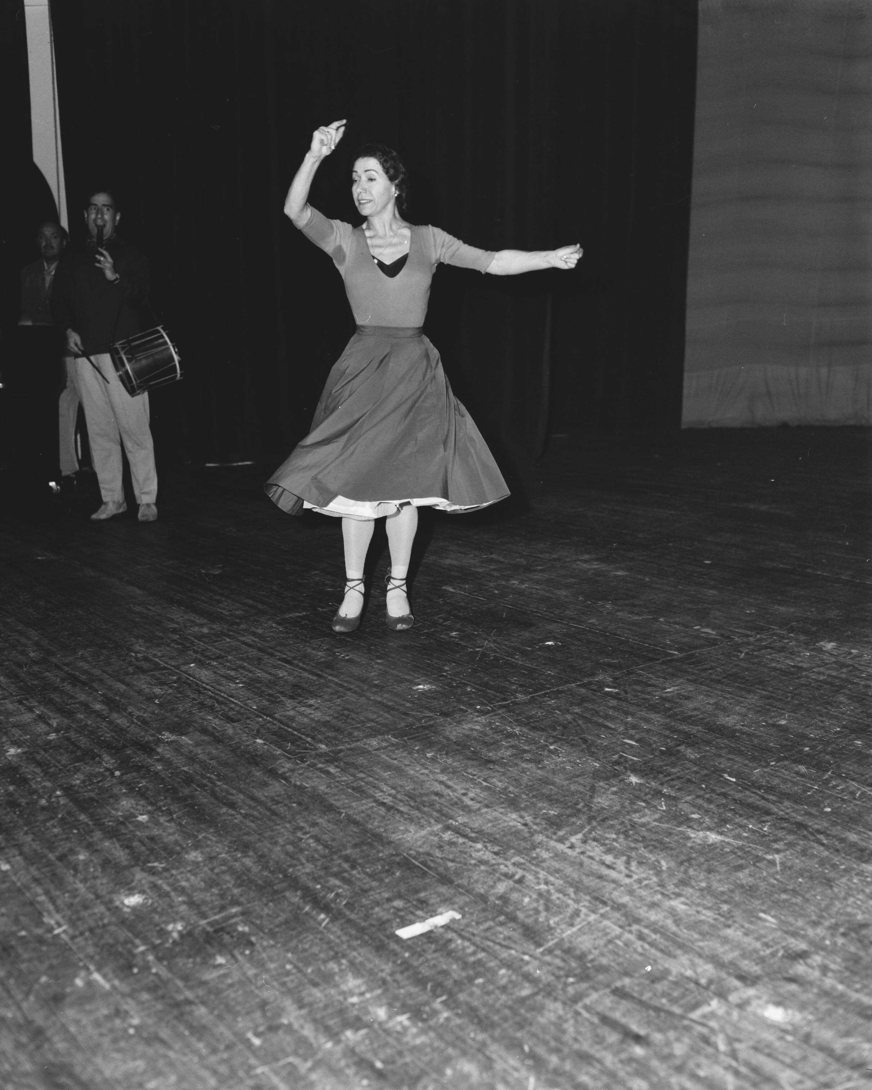 Fotocollectie Anefo — Repetitie Spaanse danseres Mariemma in de Kurzaal te Scheveningen — Foto: Behrens, Herbert F. / Anefo. Licentie: Set B: Rechtenvrij / Publiek Domein. Bron: Nationaal Archief. http://hdl.handle.net/10648/a981c3ae-d0b4-102d-bcf8-003048976d84