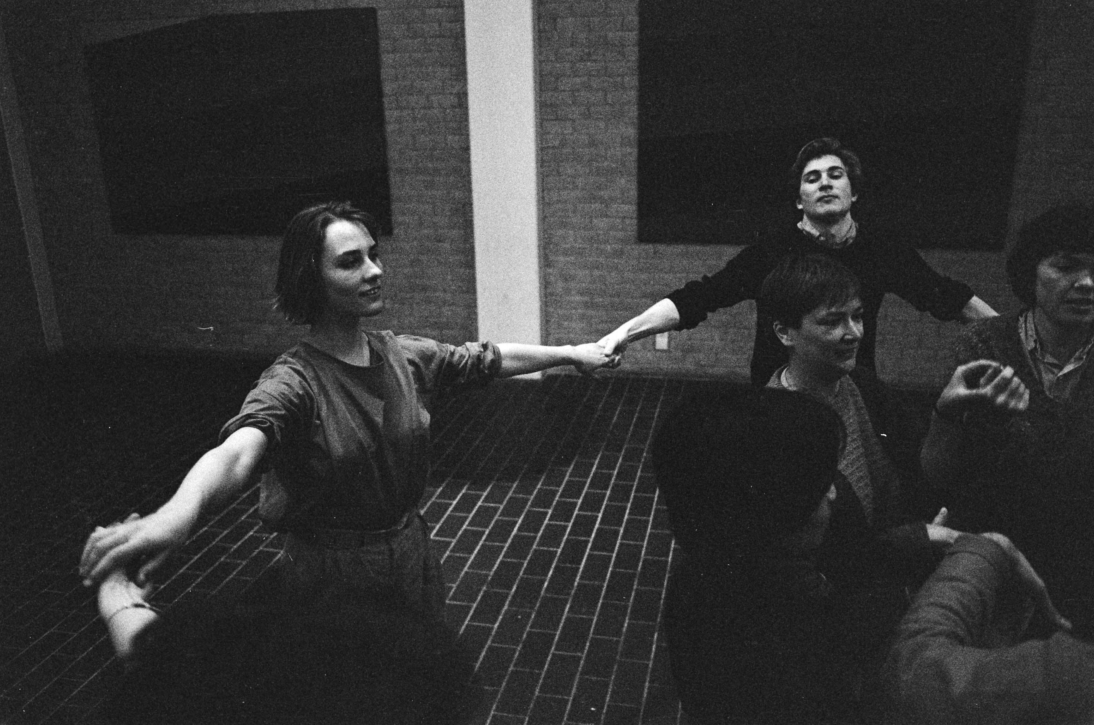 Fotocollectie Anefo — Wilma Vesseur geeft op de VU in Amsterdam les in de sacred-dance — Foto: Gerrits, Roland / Anefo. Licentie: Set B: Rechtenvrij / Publiek Domein. Bron: Nationaal Archief. http://hdl.handle.net/10648/ad4f4592-d0b4-102d-bcf8-003048976d84