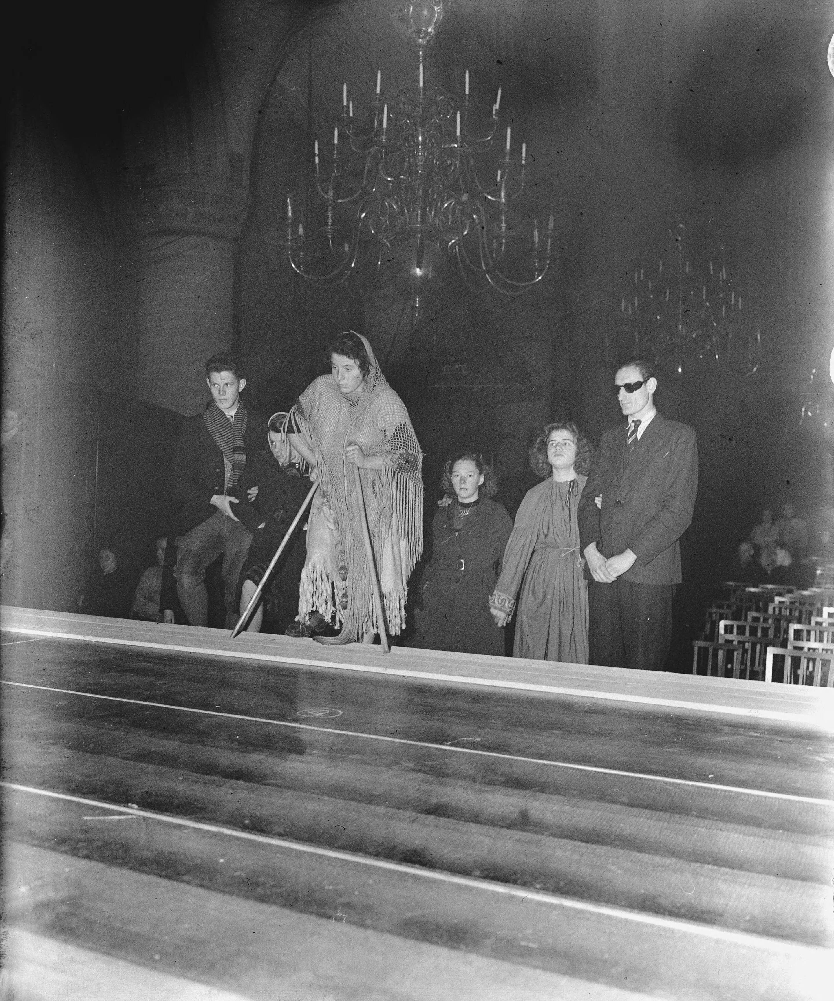 Fotocollectie Anefo — Kerstspel in de Grote of St. Bavokerk te Haarlem — Foto: Haren Noman, Theo van / Anefo. Licentie: Set B: Rechtenvrij / Publiek Domein. Bron: Nationaal Archief. http://hdl.handle.net/10648/a88fcf36-d0b4-102d-bcf8-003048976d84
