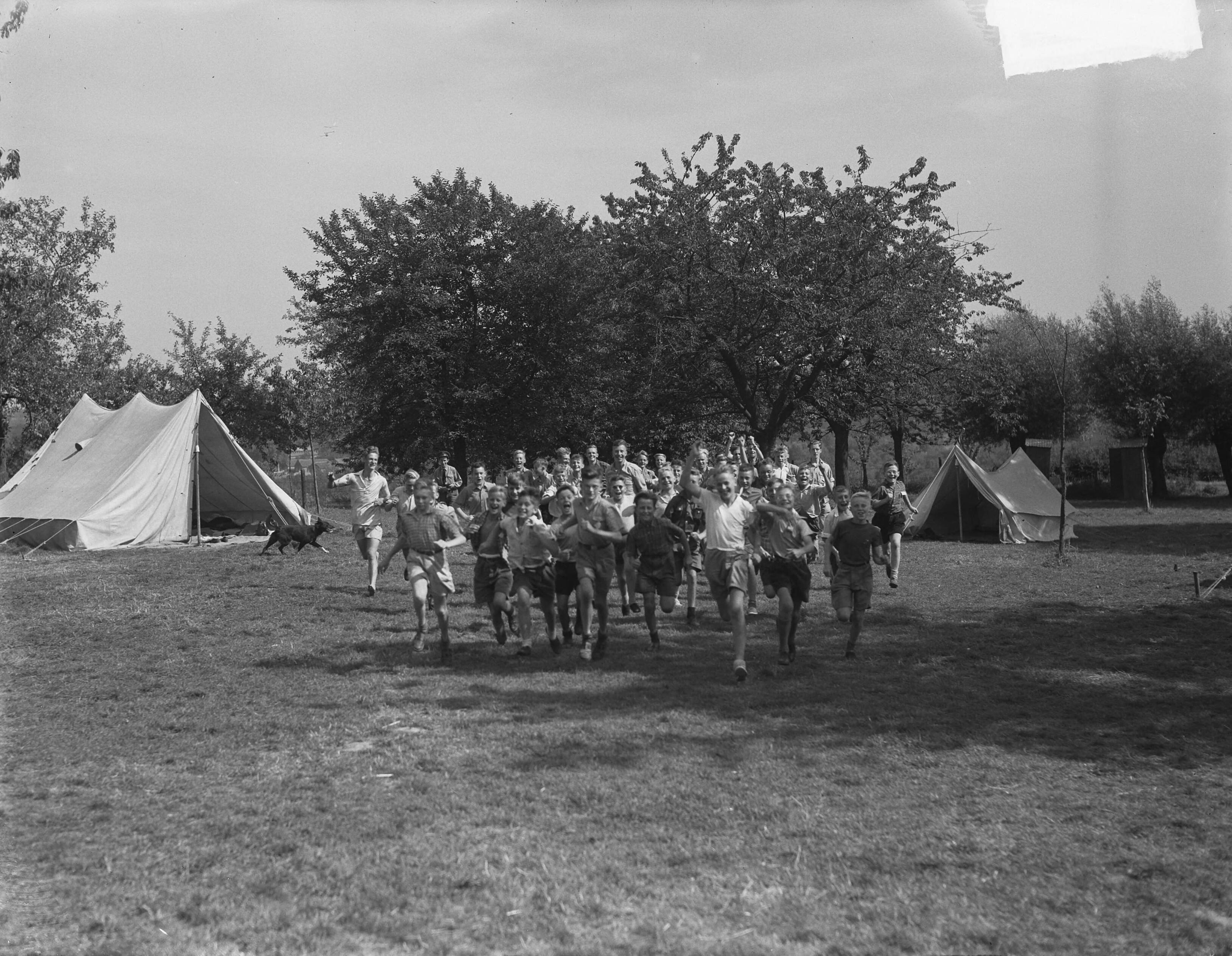 VCJC kamp Mheer — Foto: Nijs, Jac. de / Anefo. — Licentie: Set B: Rechtenvrij / Publiek Domein. Bron: Nationaal Archief. http://hdl.handle.net/10648/a8ddf332-d0b4-102d-bcf8-003048976d84
