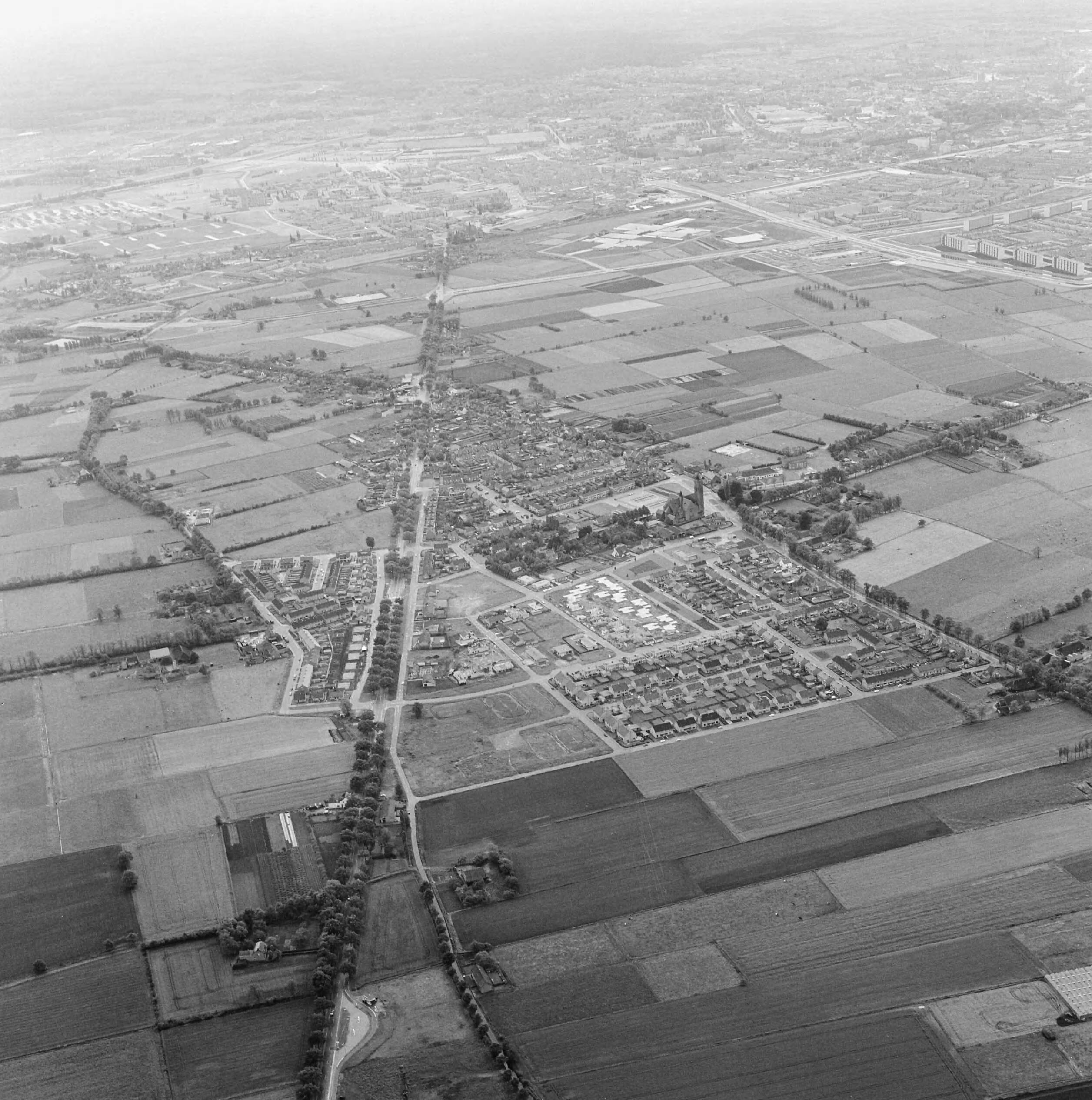Fotocollectie Nederlandse Heidemaatschappij — Luchtopname. Teteringen — Foto: Fotograaf Onbekend / Heidemij. Licentie: Set B: Rechtenvrij / Publiek Domein. Bron: Nationaal Archief. http://hdl.handle.net/10648/ae5018fe-d0b4-102d-bcf8-003048976d84