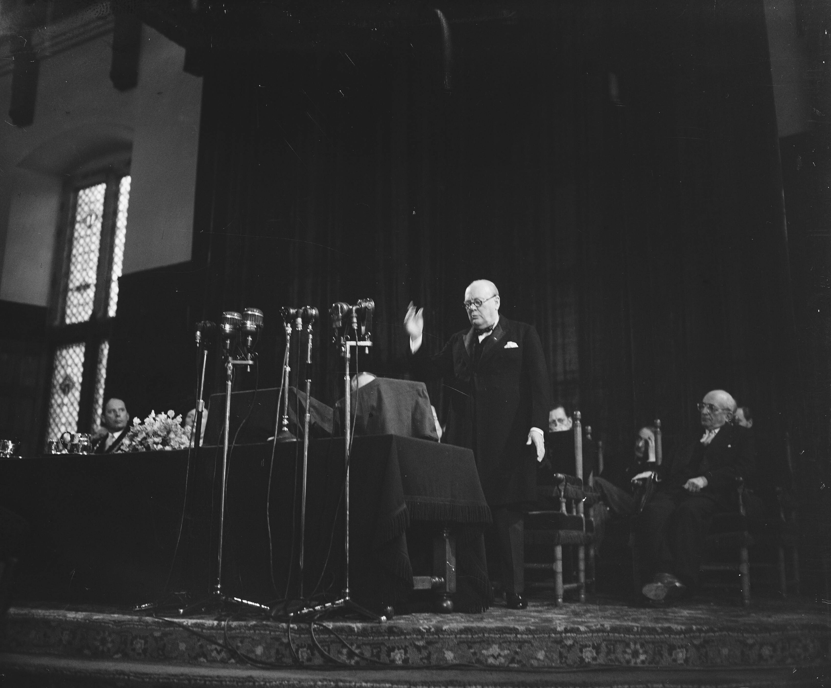 Fotocollectie Anefo — Europa Congres Ridderzaal Den Haag. Toespraak Churchill — Foto: Snikkers, Anton / Anefo. Licentie: Set B: Rechtenvrij / Publiek Domein. Bron: Nationaal Archief. http://hdl.handle.net/10648/a8b68c7a-d0b4-102d-bcf8-003048976d84