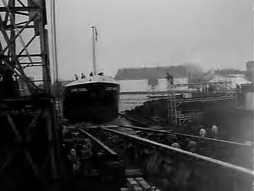 Fotocollectie Anefo — Tewaterlating van de "Lièvre Consol" [een pulpwood carrier] bij de Zaanlandse Scheepsbouw Maatschappij — Foto: Bilsen, Joop van / Anefo. Licentie: Set B: Rechtenvrij / Publiek Domein. Bron: Nationaal Archief. http://hdl.handle.net/10648/a9a35a96-d0b4-102d-bcf8-003048976d84