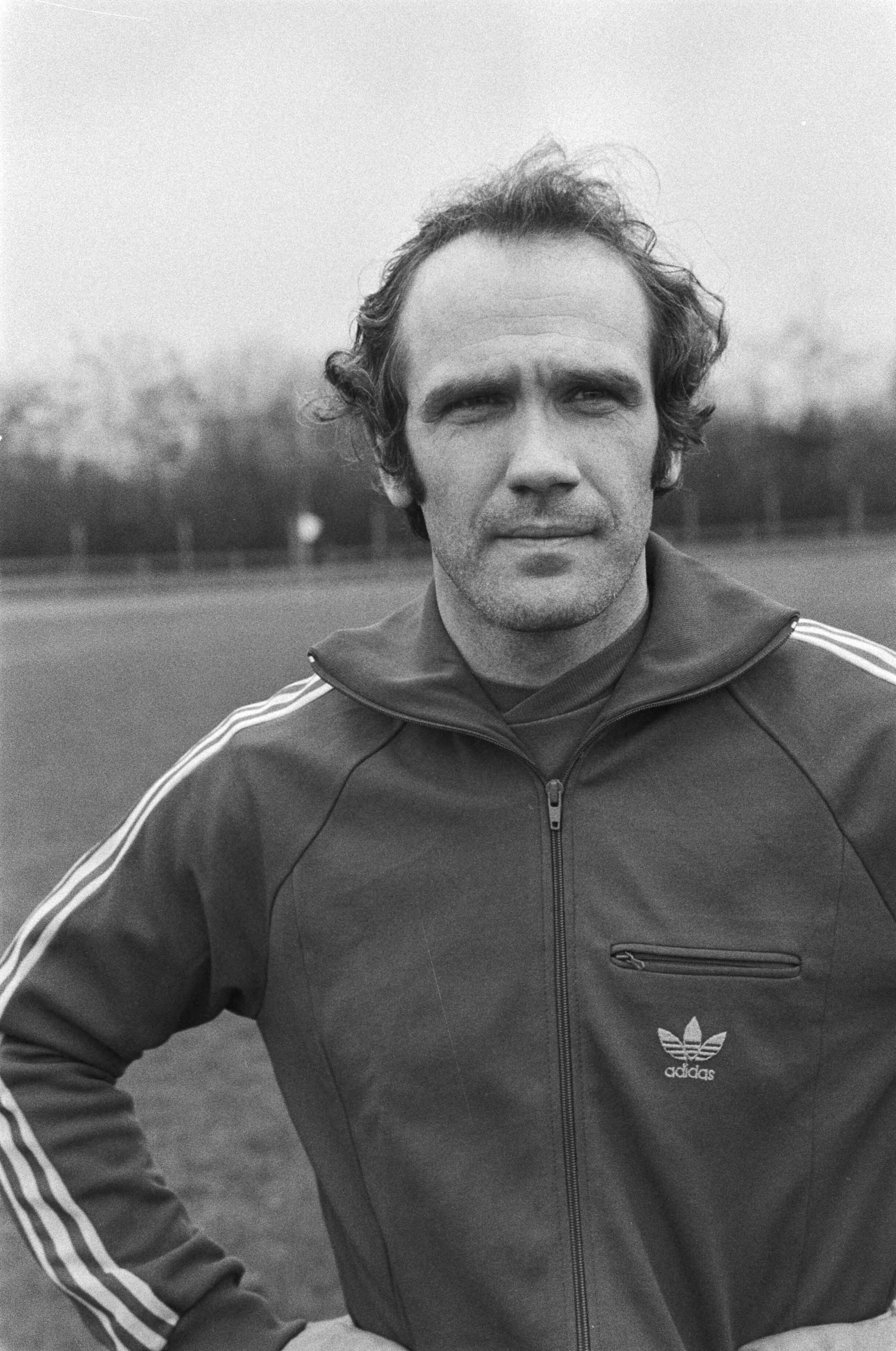 Fotocollectie Anefo — Training Belgisch nationale voetbalelftal in Mechelen voor de wedstrijd woensdag tegen Nederland (voorronde WK). Wilfired van Moer — Foto: Dijk, Hans van / Anefo. Licentie: Set B: Rechtenvrij / Publiek Domein. Bron: Nationaal Archief. http://hdl.handle.net/10648/acedd38e-d0b4-102d-bcf8-003048976d84