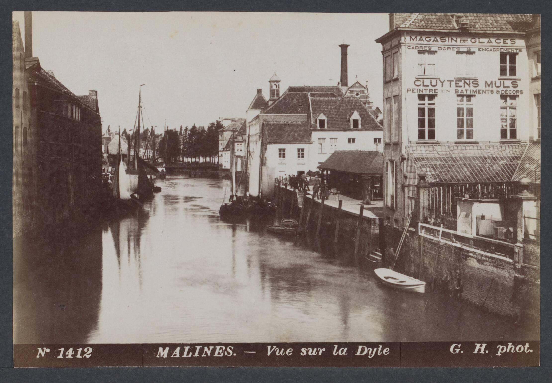 Mechelen — Mechelen. Gezicht op de Vismarkt (links) aan de Dijle — Foto: Onbekend / Publiek Domein of Rechtenvrij. Licentie: Set B: Rechtenvrij / Publiek Domein. Bron: Nationaal Archief. http://hdl.handle.net/10648/280435b7-f532-06d3-4a9b-2d20ed7b102f