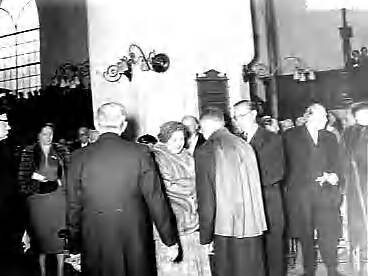 Fotocollectie Anefo — Promotie tot doctor honoris causa in de letteren en wijsbegeerte van jhr.dr. mr. A. W. L. Tjarda van Starkenborgh Stachouwer in het bijzijn van koningin Juliana en prins Bernhard te Groningen — Foto: Bilsen, Joop van / Anefo. Licentie: Set B: Rechtenvrij / Publiek Domein. Bron: Nationaal Archief. http://hdl.handle.net/10648/a95a7984-d0b4-102d-bcf8-003048976d84